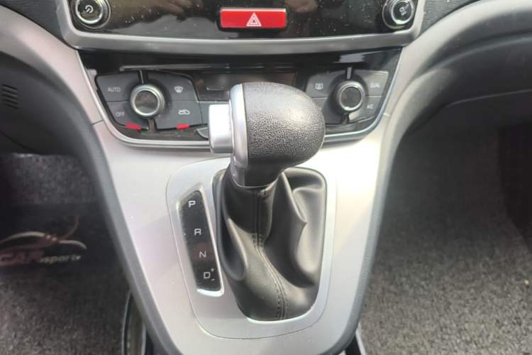 Used Haval M6 2018 Revised Version 1.5T DCT Two-Wheel Drive Elite Edition Gear Lever