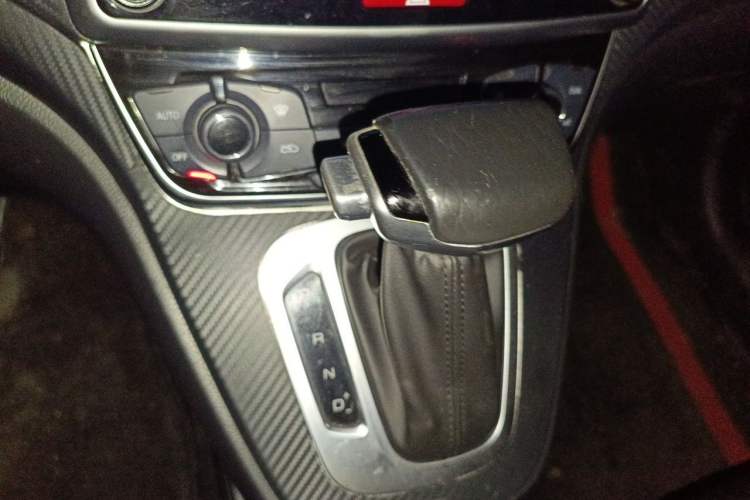 Used Haval M6 2018 1.5T DCT Two-Wheel Drive Elite Model Gear Lever