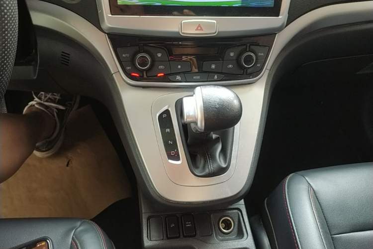 Used Haval M6 2018 Revised Version 1.5T DCT Two-Wheel Drive Elite Edition Gear Lever