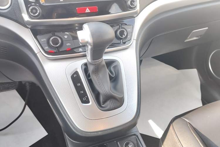 Used Haval M6 2018 1.5T DCT Two-Wheel Drive Elite Model Gear Lever