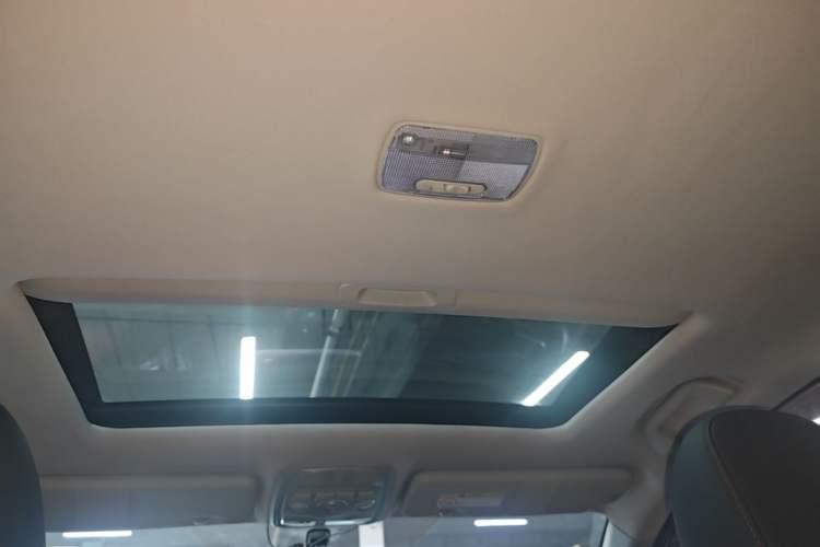 Used Haval M6 2018 Revised Version 1.5T DCT Two-Wheel Drive Elite Edition Headliner