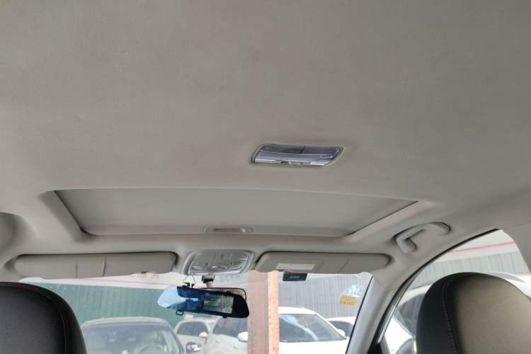 Used Haval M6 2018 Revised Version 1.5T DCT Two-Wheel Drive Elite Edition Headliner