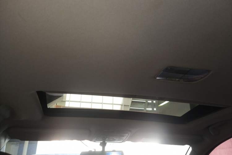 Used Haval M6 2018 Revised Version 1.5T DCT Two-Wheel Drive Elite Edition Headliner