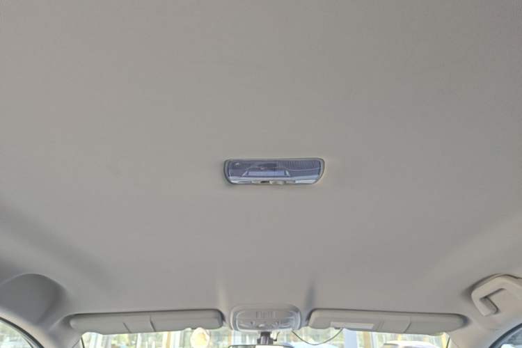 Used Haval M6 2018 Revised Version 1.5T DCT Two-Wheel Drive Urban Style Headliner