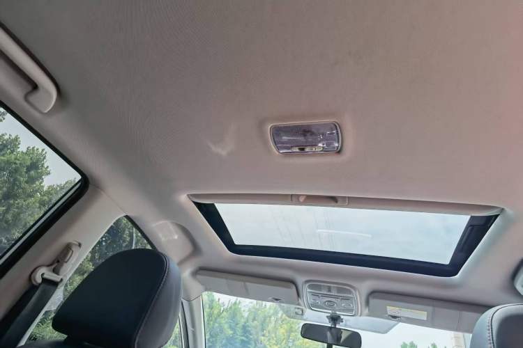 Used Haval M6 2018 Revised Version 1.5T DCT Two-Wheel Drive Elite Edition Headliner
