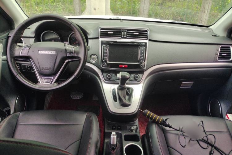 Used Haval M6 2018 Revised Version 1.5T DCT Two-Wheel Drive Elite Edition Interior 2