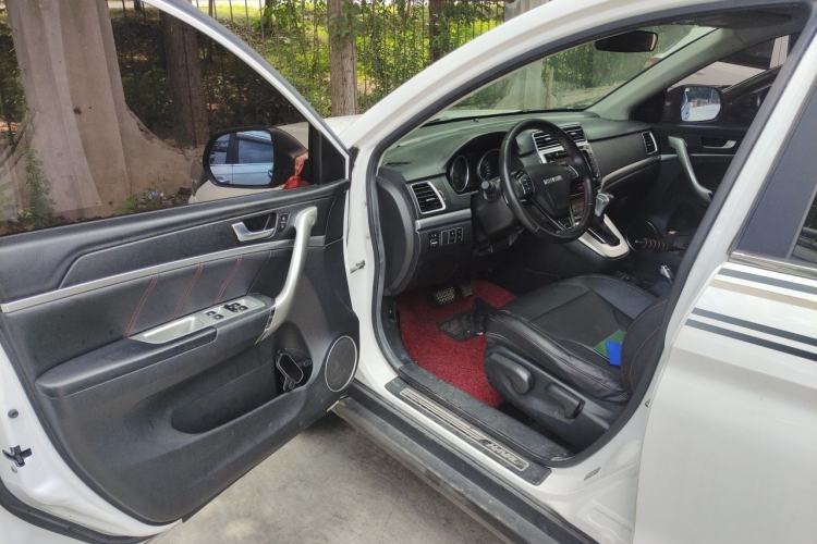 Used Haval M6 2018 Revised Version 1.5T DCT Two-Wheel Drive Elite Edition Interior 3
