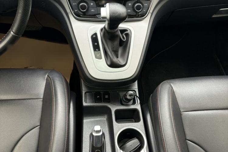 Used Haval M6 2018 Revised Version 1.5T DCT Two-Wheel Drive Elite Edition Interior 3