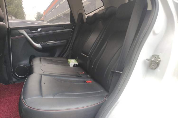 Used Haval M6 2018 Revised Version 1.5T DCT Two-Wheel Drive Elite Edition Interior 4