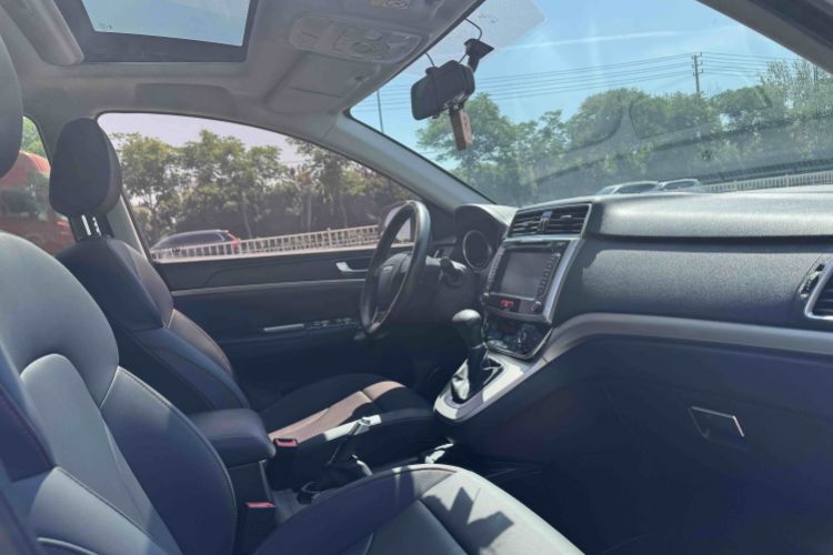 Used Haval M6 2018 Revised Version 1.5T DCT Two-Wheel Drive Elite Edition Interior 6