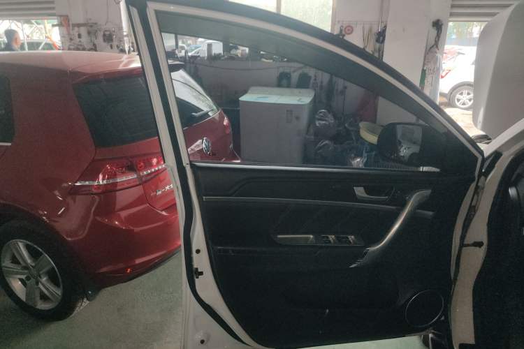 Used Haval M6 2018 Revised Version 1.5T DCT Two-Wheel Drive Elite Edition Left Front Door Interior