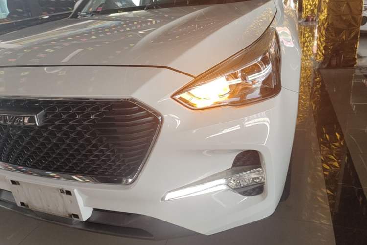 Used Haval M6 2018 Revised Version 1.5T DCT Two-Wheel Drive Elite Edition Left Front Headlight