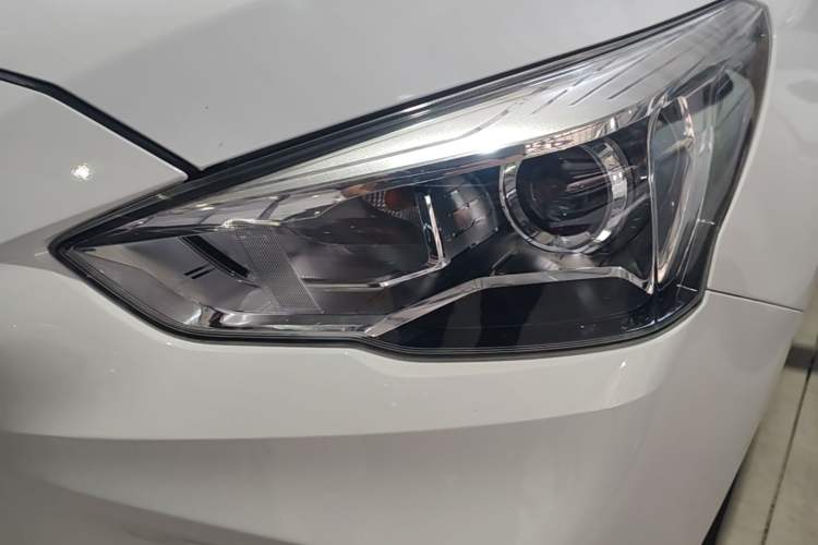 Used Haval M6 2018 1.5T Manual Two-Wheel Drive Elite Model Left Front Headlight