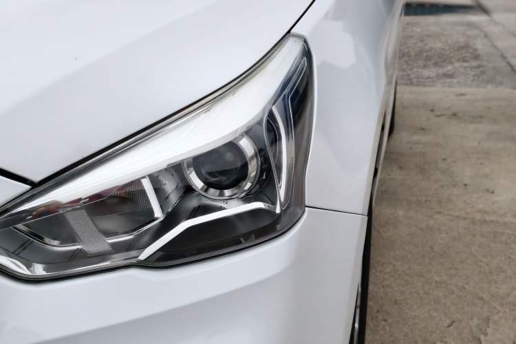Used Haval M6 2018 1.5T DCT Two-Wheel Drive Elite Model Left Front Headlight