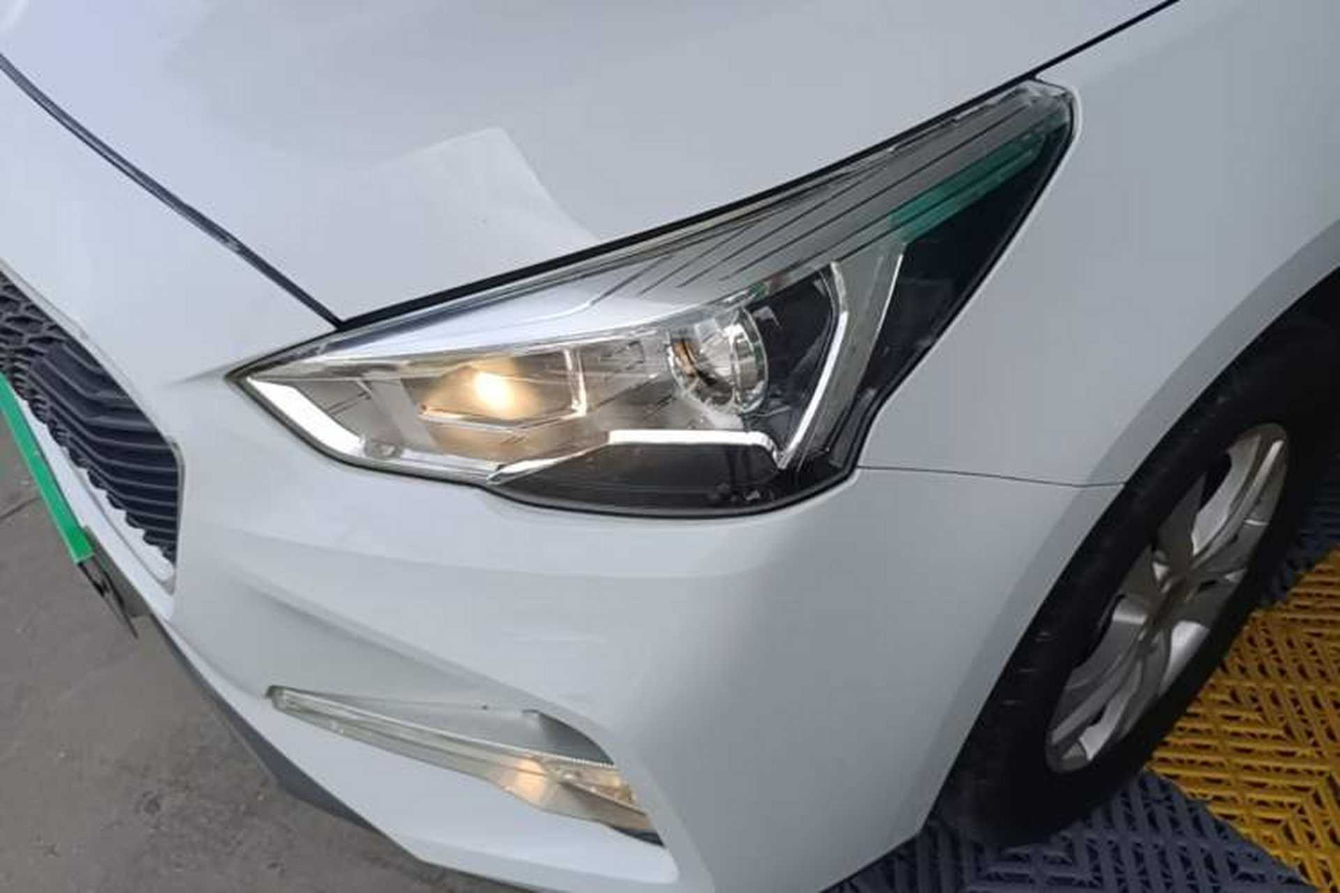 Used Haval M6 2018 Revised Version 1.5T DCT Two-Wheel Drive Elite Edition Left Front Headlight
