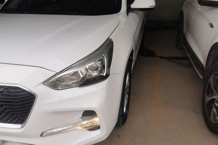 Used Haval M6 2018 1.5T DCT Two-Wheel Drive Elite Model Left Front Headlight