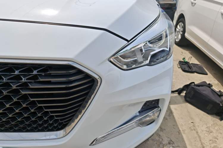 Used Haval M6 2018 Revised Version 1.5T DCT Two-Wheel Drive Elite Edition Left Front Headlight