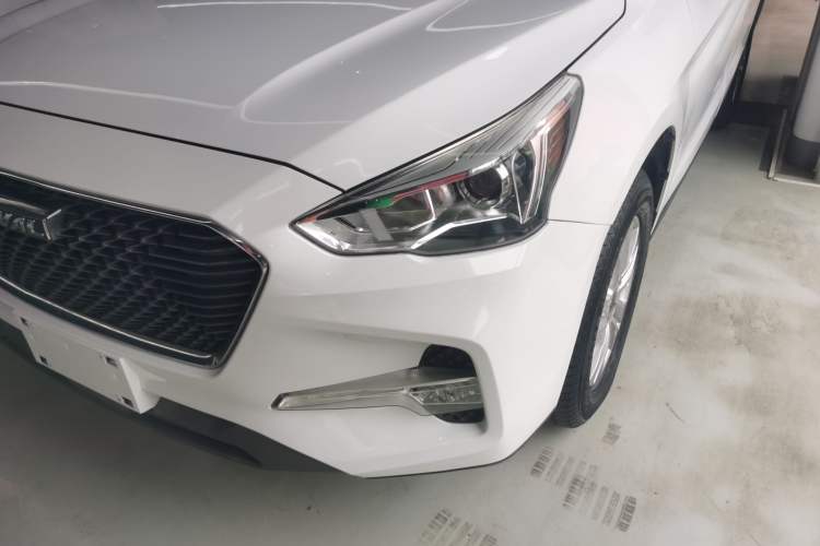 Used Haval M6 2018 Revised Version 1.5T DCT Two-Wheel Drive Elite Edition Left Front Headlight