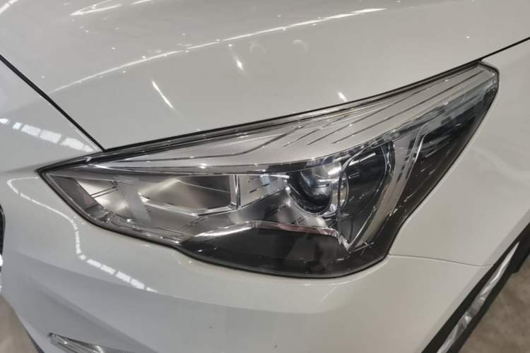 Used Haval M6 2018 1.5T Manual Two-Wheel Drive Elite Model Left Front Headlight