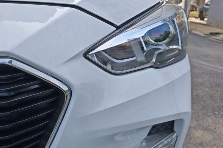 Used Haval M6 2018 Revised Version 1.5T DCT Two-Wheel Drive Elite Edition Left Front Headlight