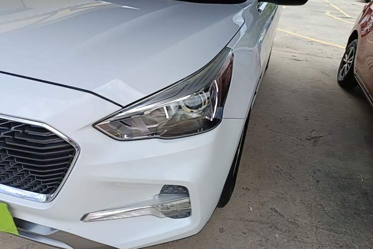Used Haval M6 2018 1.5T DCT Two-Wheel Drive Elite Model Left Front Headlight