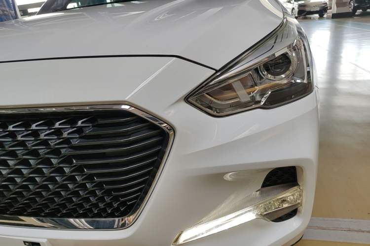 Used Haval M6 2018 1.5T DCT Two-Wheel Drive Elite Model Left Front Headlight