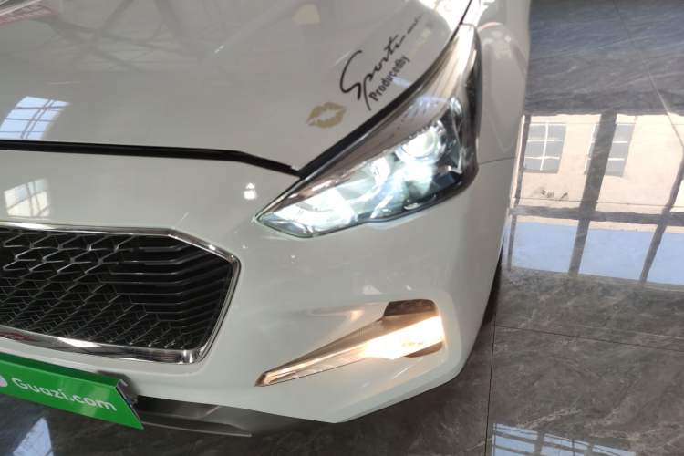 Used Haval M6 2018 Revised Version 1.5T DCT Two-Wheel Drive Elite Edition Left Front Headlight