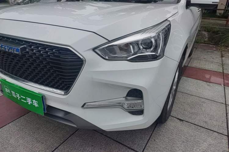 Used Haval M6 2018 Revised Version 1.5T DCT Two-Wheel Drive Elite Edition Left Front Headlight