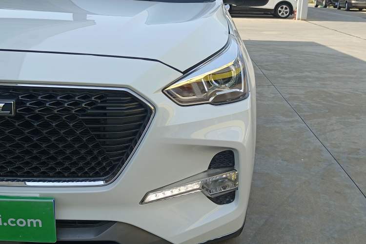 Used Haval M6 2018 Revised Version 1.5T DCT Two-Wheel Drive Urban Style Left Front Headlight