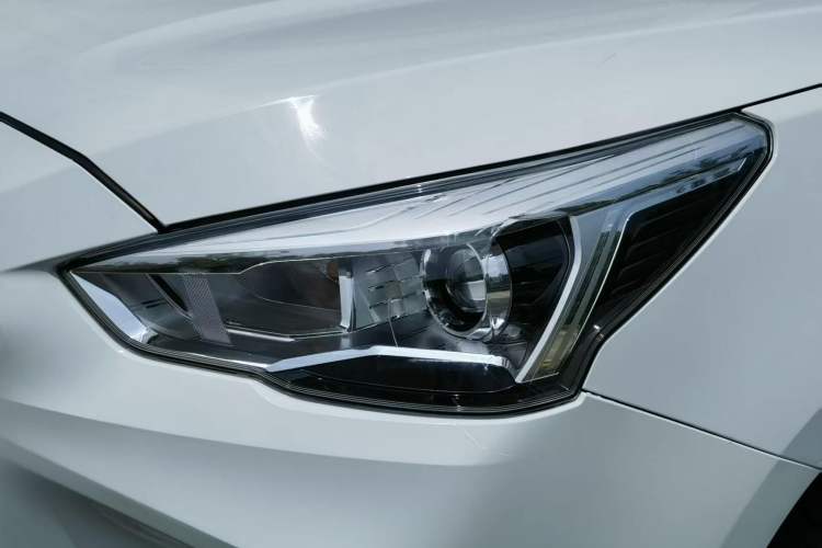 Used Haval M6 2018 Revised Version 1.5T DCT Two-Wheel Drive Elite Edition Left Front Headlight