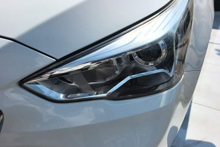 Used Haval M6 2018 Revised Version 1.5T DCT Two-Wheel Drive Elite Edition Left Front Headlight