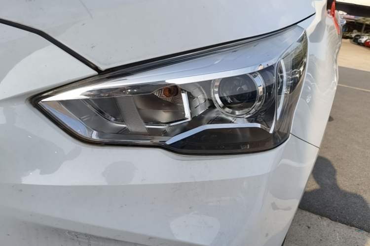 Used Haval M6 2018 1.5T DCT Two-Wheel Drive Elite Model Left Front Headlight