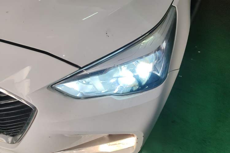 Used Haval M6 2018 Revised Version 1.5T DCT Two-Wheel Drive Elite Edition Left Front Headlight