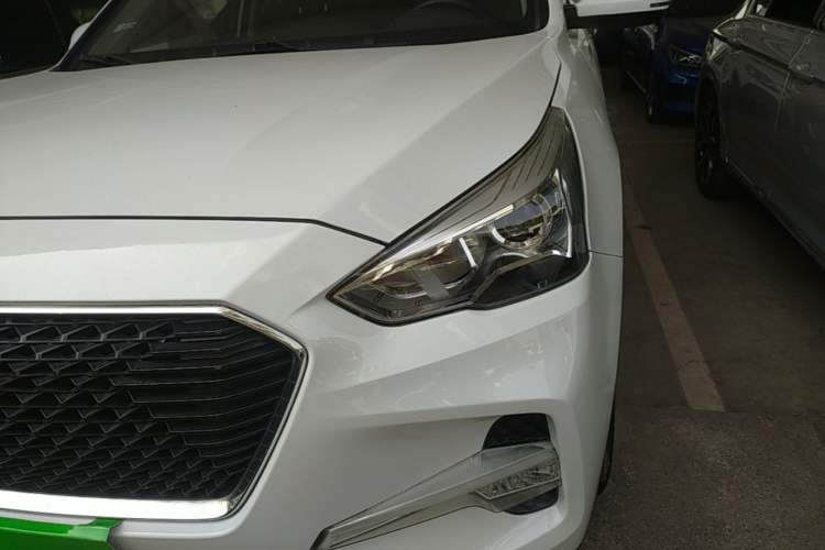Used Haval M6 2018 Revised Version 1.5T DCT Two-Wheel Drive Elite Edition Left Front Headlight