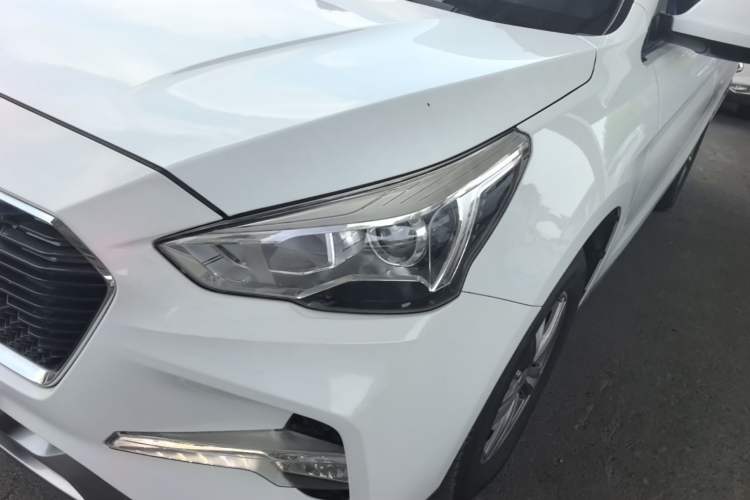 Used Haval M6 2018 Revised Version 1.5T DCT Two-Wheel Drive Elite Edition Left Front Headlight