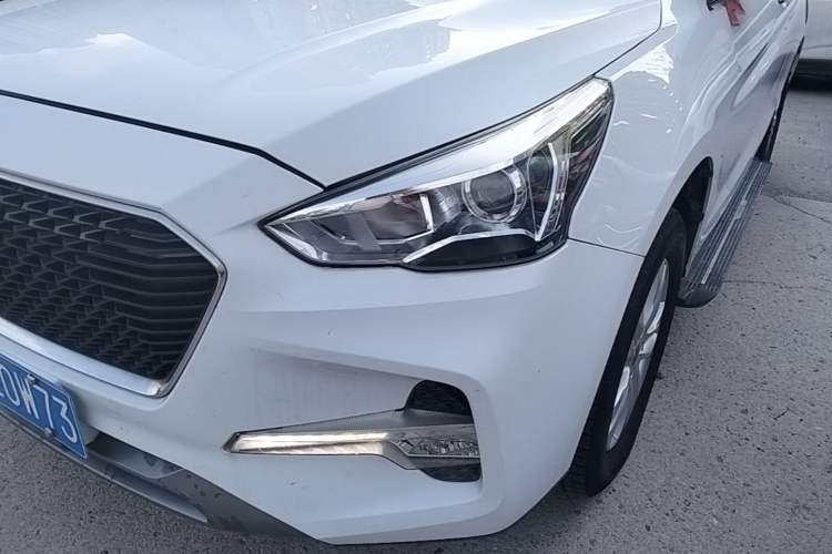 Used Haval M6 2018 Revised Version 1.5T DCT Two-Wheel Drive Elite Edition Left Front Headlight