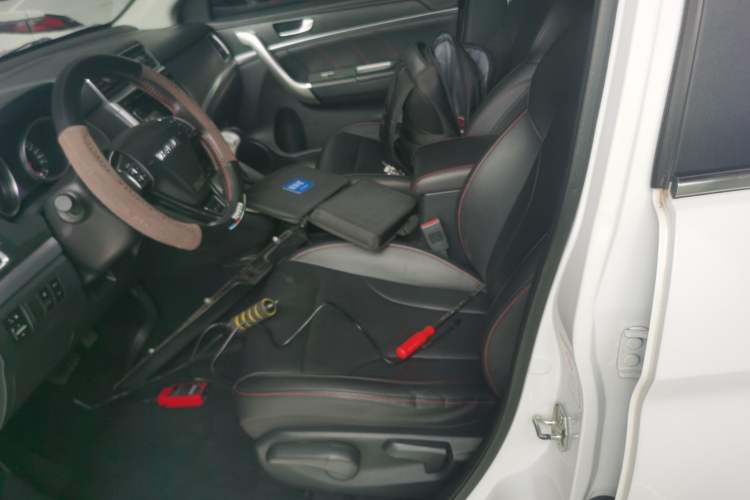 Used Haval M6 2018 Revised Version 1.5T DCT Two-Wheel Drive Elite Edition Left Front Seat