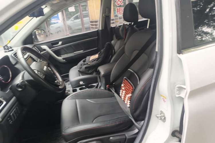 Used Haval M6 2018 Revised Version 1.5T DCT Two-Wheel Drive Elite Edition Left Front Seat