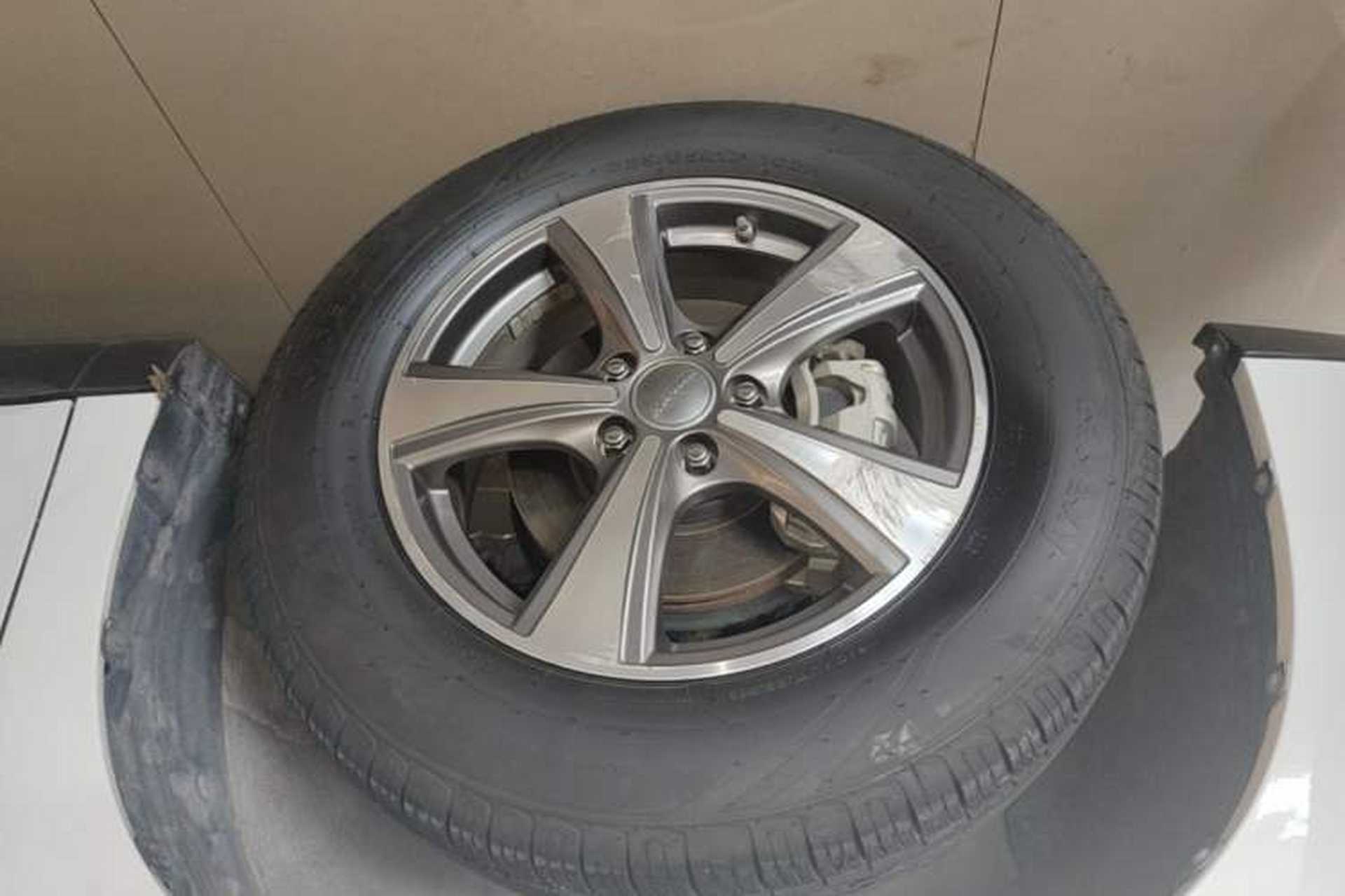 Used Haval M6 2018 Revised Version 1.5T DCT Two-Wheel Drive Elite Edition Left Front Wheel Hub