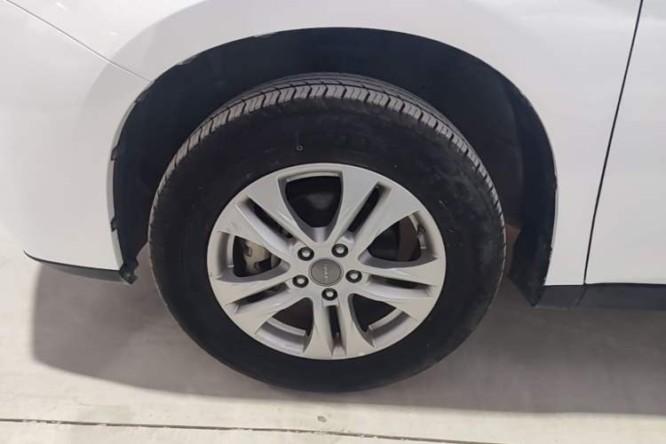 Used Haval M6 2018 1.5T Manual Two-Wheel Drive Elite Model Left Front Wheel Hub