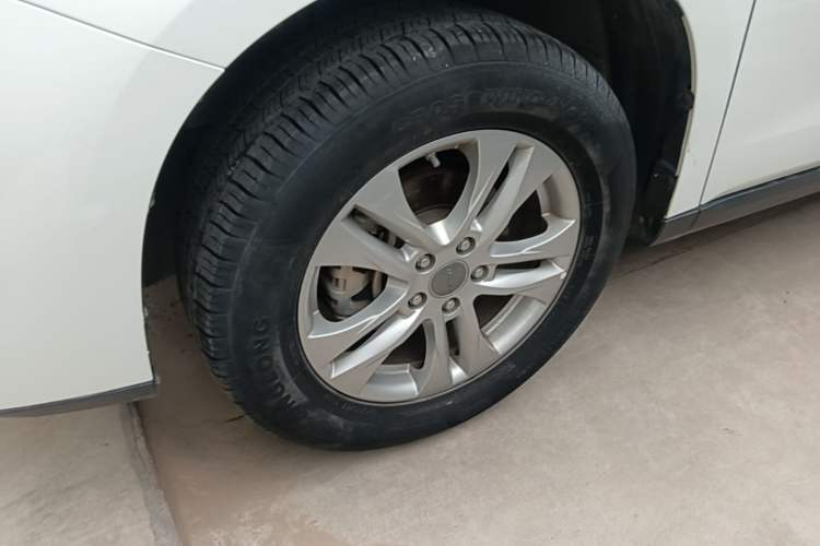 Used Haval M6 2018 Revised Version 1.5T DCT Two-Wheel Drive Elite Edition Left Front Wheel Hub