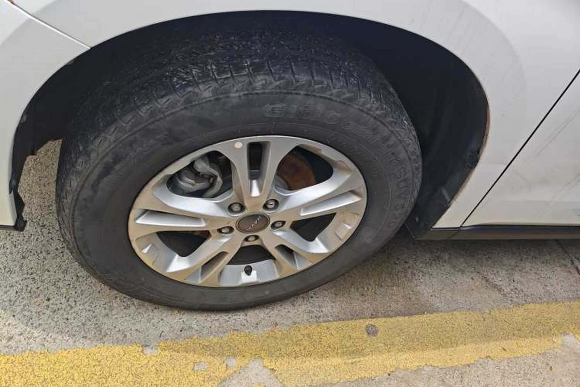 Used Haval M6 2018 Revised Version 1.5T DCT Two-Wheel Drive Elite Edition Left Front Wheel Hub