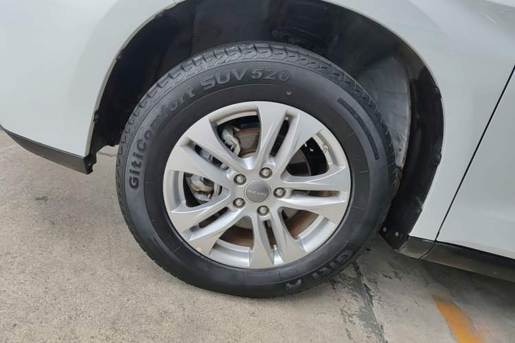 Used Haval M6 2018 Revised Version 1.5T DCT Two-Wheel Drive Elite Edition Left Front Wheel Hub