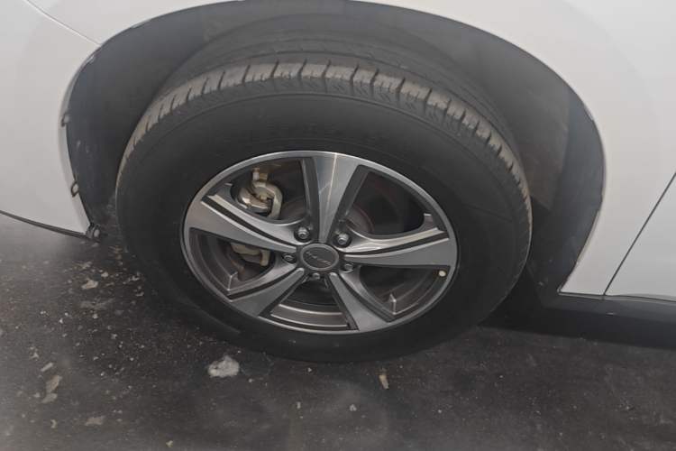 Used Haval M6 2018 Revised Version 1.5T DCT Two-Wheel Drive Elite Edition Left Front Wheel Hub