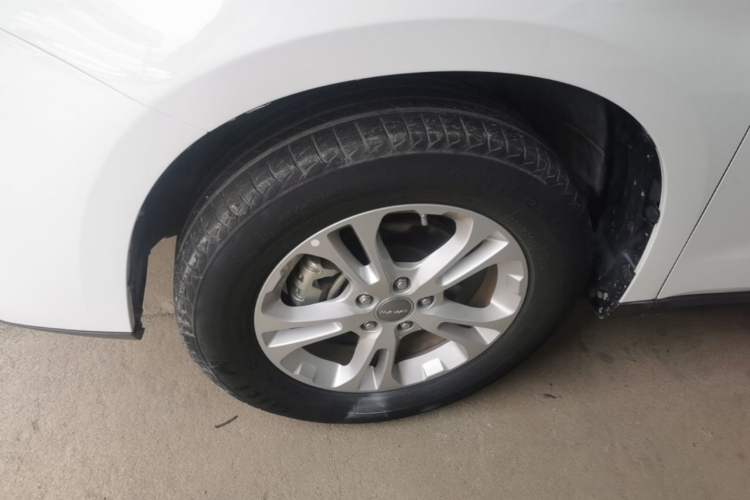 Used Haval M6 2018 1.5T DCT Two-Wheel Drive Elite Model Left Front Wheel Hub