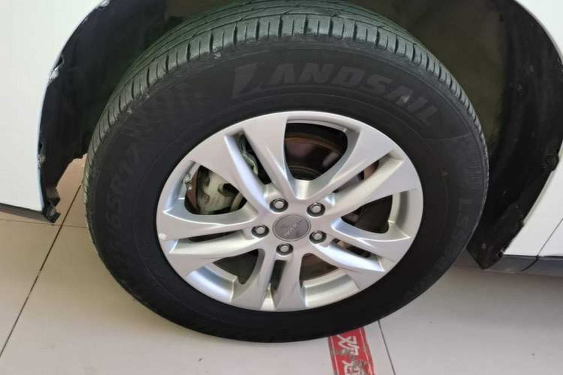 Used Haval M6 2018 Revised Version 1.5T DCT Two-Wheel Drive Elite Edition Left Front Wheel Hub