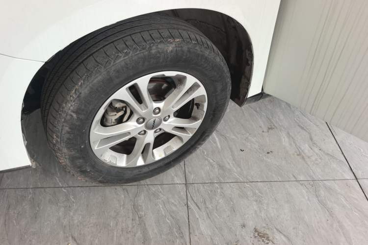 Used Haval M6 2018 1.5T Manual Two-Wheel Drive Urban Model Left Front Wheel Hub