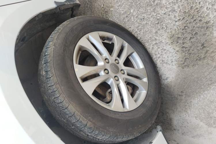 Used Haval M6 2018 Revised Version 1.5T DCT Two-Wheel Drive Elite Edition Left Front Wheel Hub