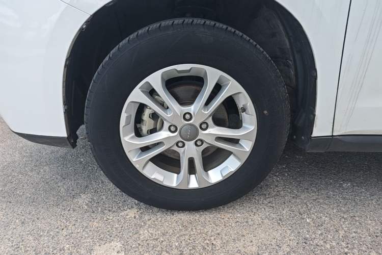 Used Haval M6 2018 Revised Version 1.5T DCT Two-Wheel Drive Elite Edition Left Front Wheel Hub