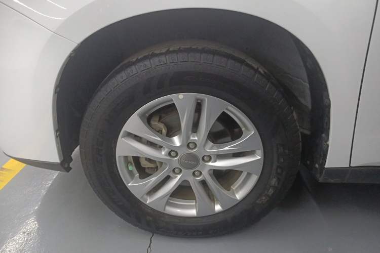 Used Haval M6 2018 1.5T Manual Two-Wheel Drive Elite Model Left Front Wheel Hub